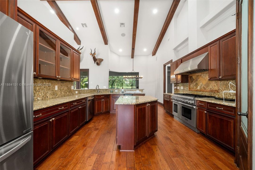 Recently Sold: $649,900 (5 beds, 2 baths, 3354 Square Feet)