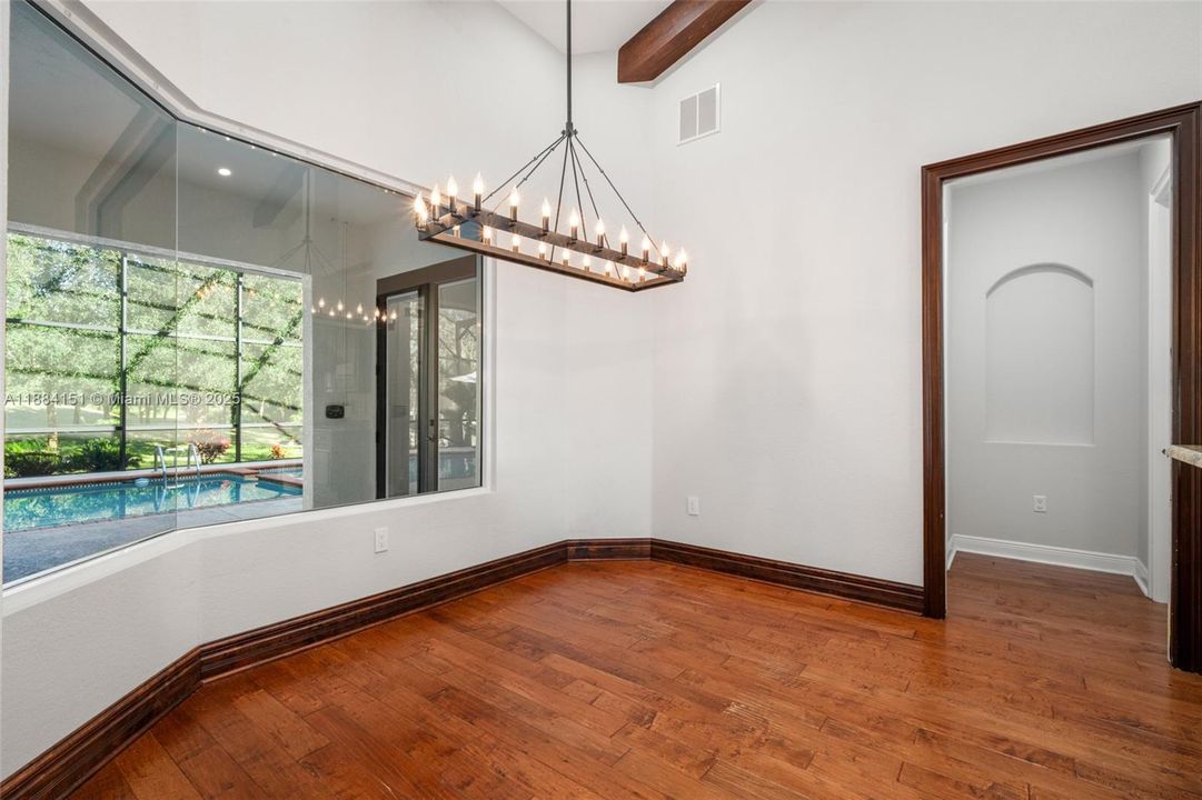 Recently Sold: $649,900 (5 beds, 2 baths, 3354 Square Feet)