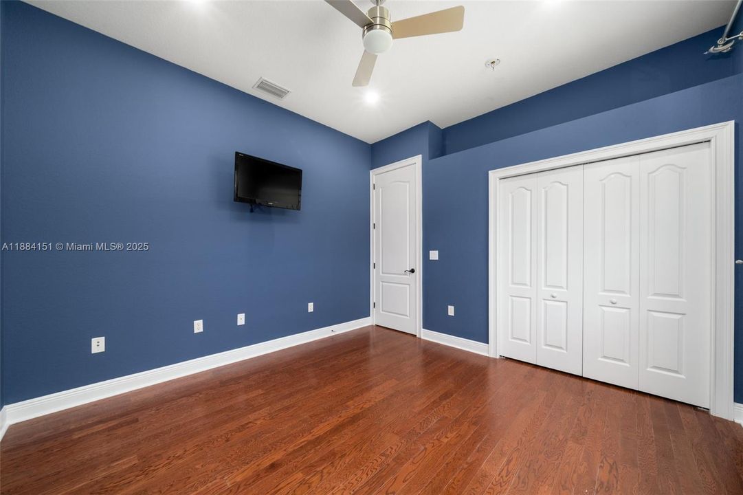 Recently Sold: $649,900 (5 beds, 2 baths, 3354 Square Feet)