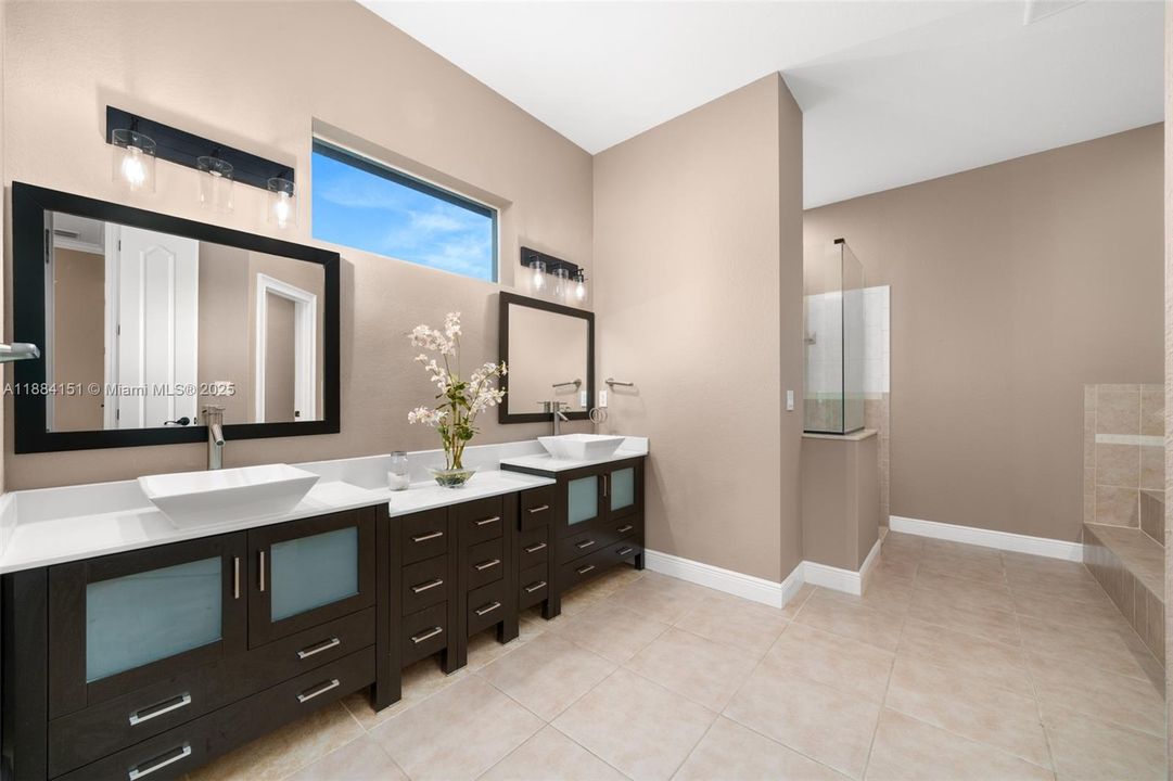 Recently Sold: $649,900 (5 beds, 2 baths, 3354 Square Feet)