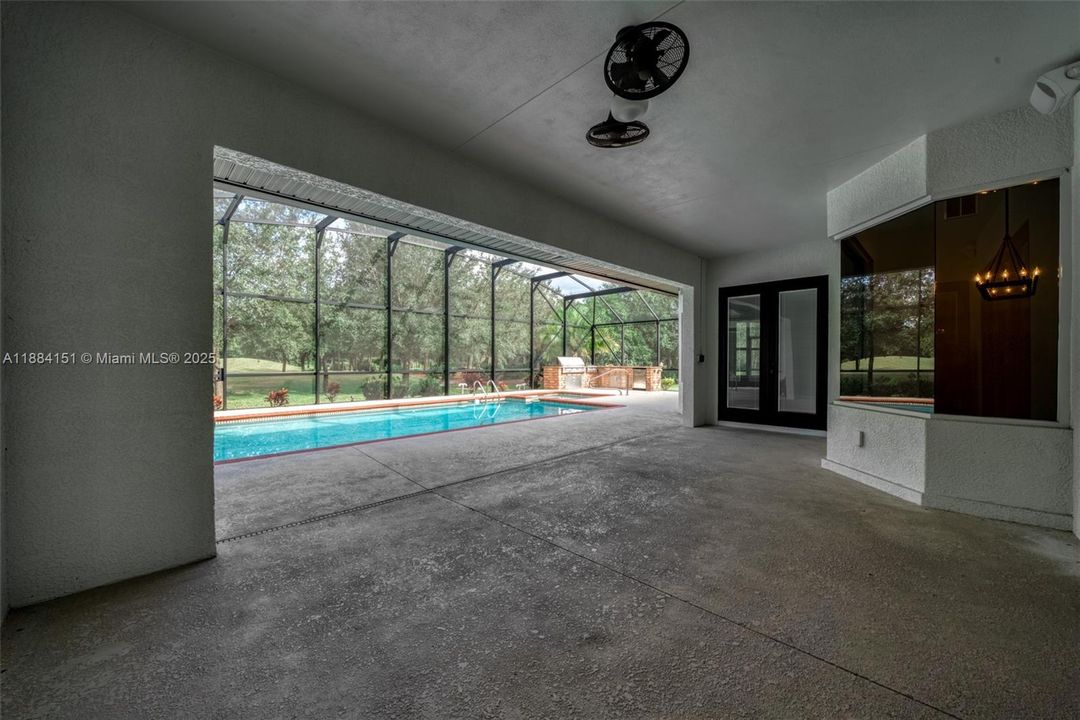 Recently Sold: $649,900 (5 beds, 2 baths, 3354 Square Feet)