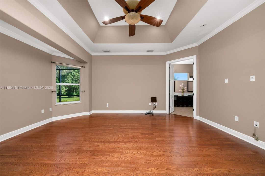 Recently Sold: $649,900 (5 beds, 2 baths, 3354 Square Feet)