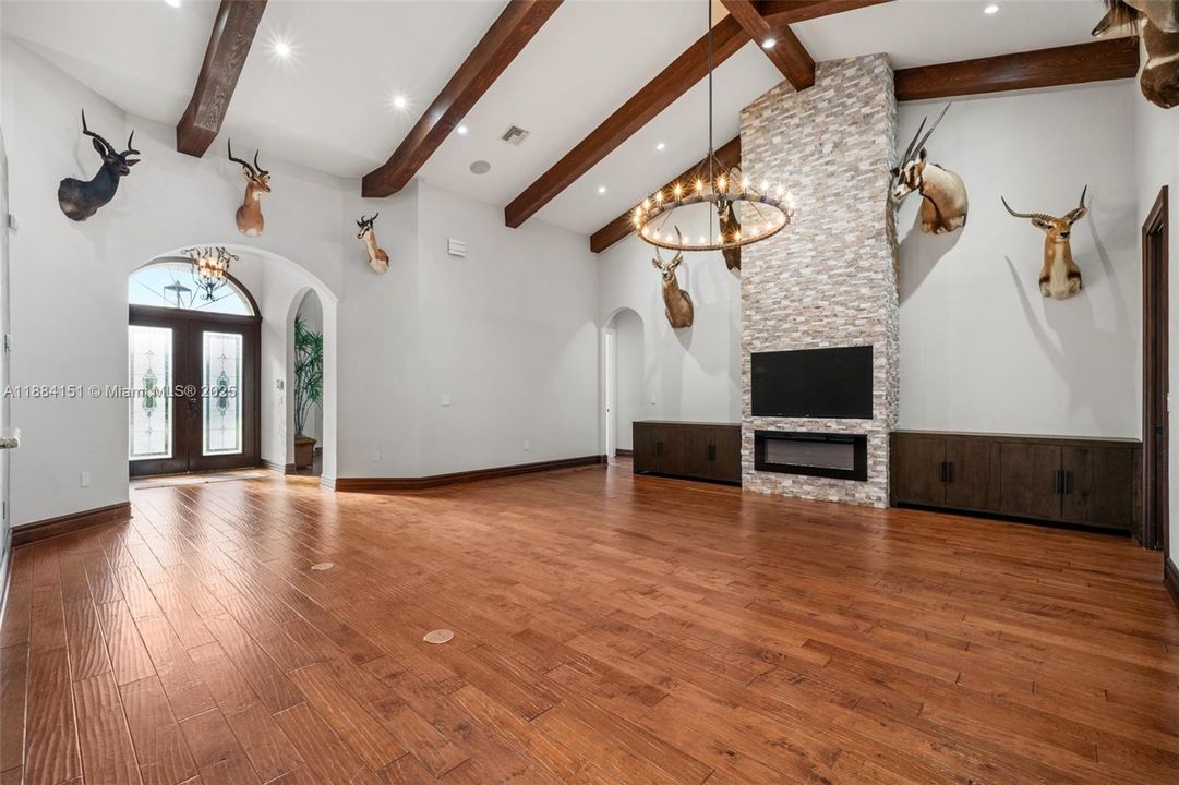 Recently Sold: $649,900 (5 beds, 2 baths, 3354 Square Feet)