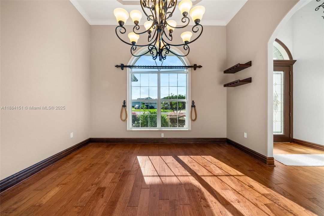 Recently Sold: $649,900 (5 beds, 2 baths, 3354 Square Feet)