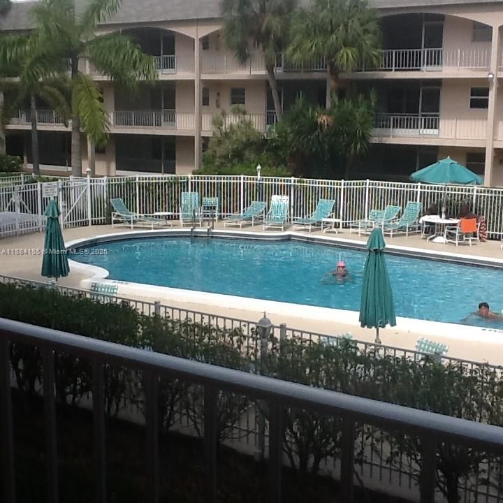 待售: $167,000 (1 贝兹, 1 浴室, 620 平方英尺)