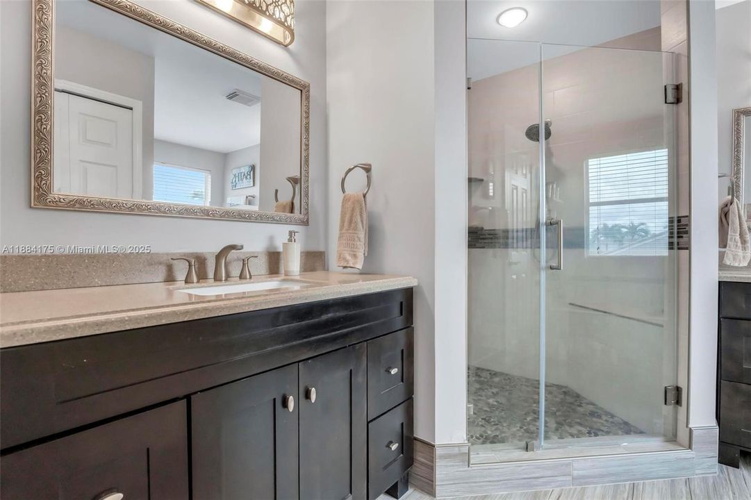 最近售出: $674,900 (3 贝兹, 2 浴室, 2071 平方英尺)