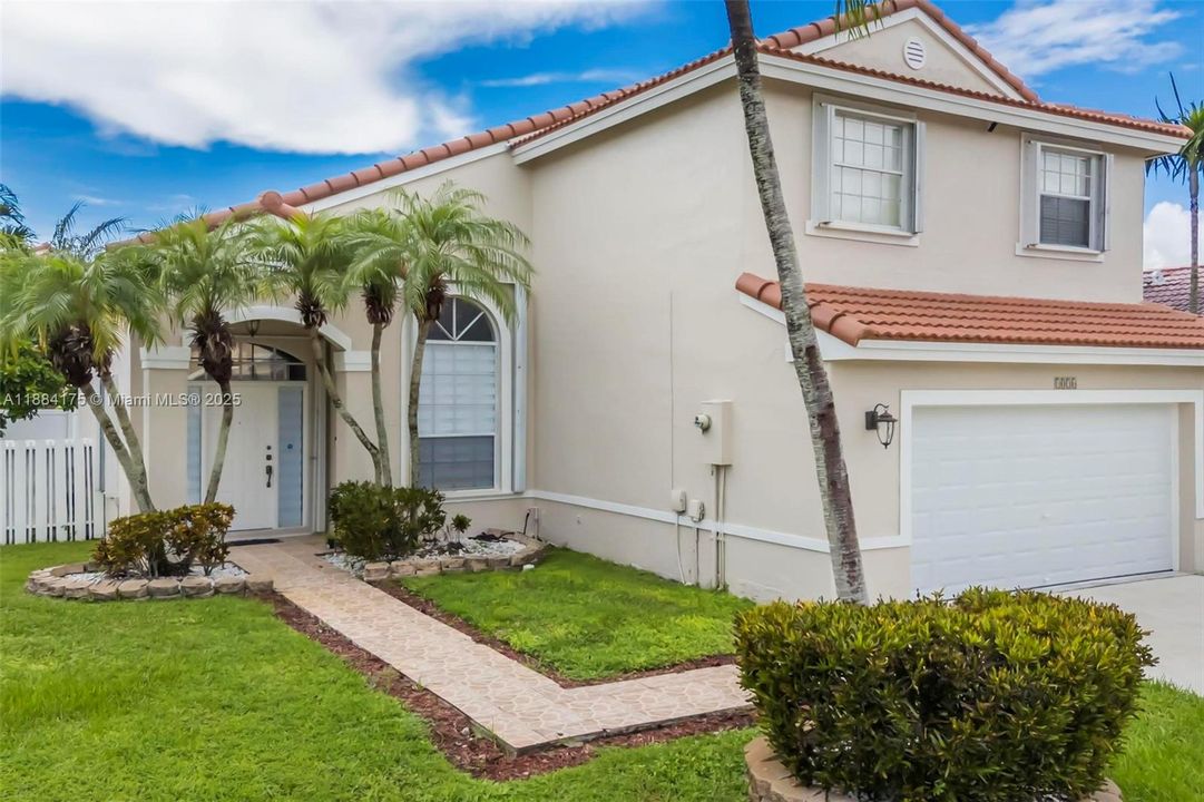 最近售出: $674,900 (3 贝兹, 2 浴室, 2071 平方英尺)