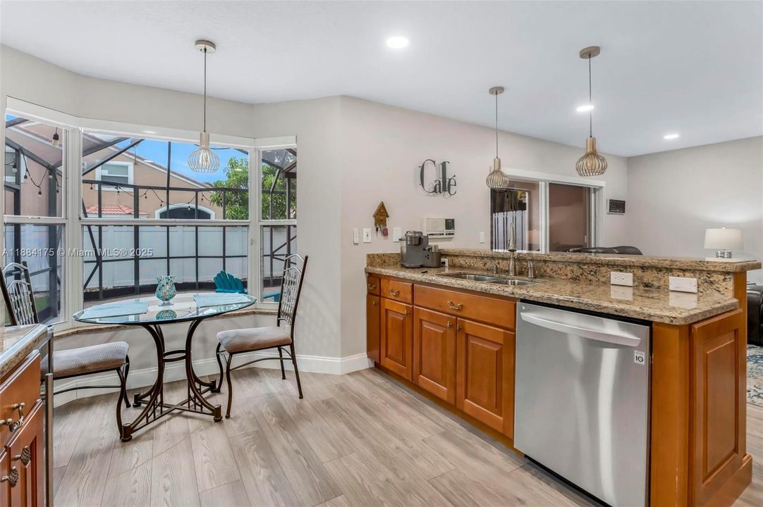 最近售出: $674,900 (3 贝兹, 2 浴室, 2071 平方英尺)