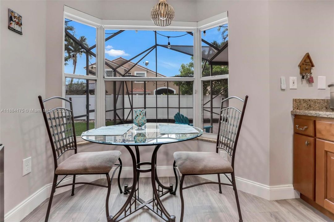 最近售出: $674,900 (3 贝兹, 2 浴室, 2071 平方英尺)