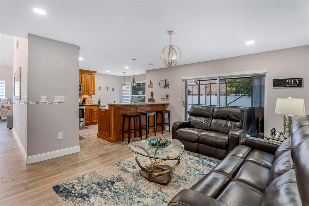 最近售出: $674,900 (3 贝兹, 2 浴室, 2071 平方英尺)