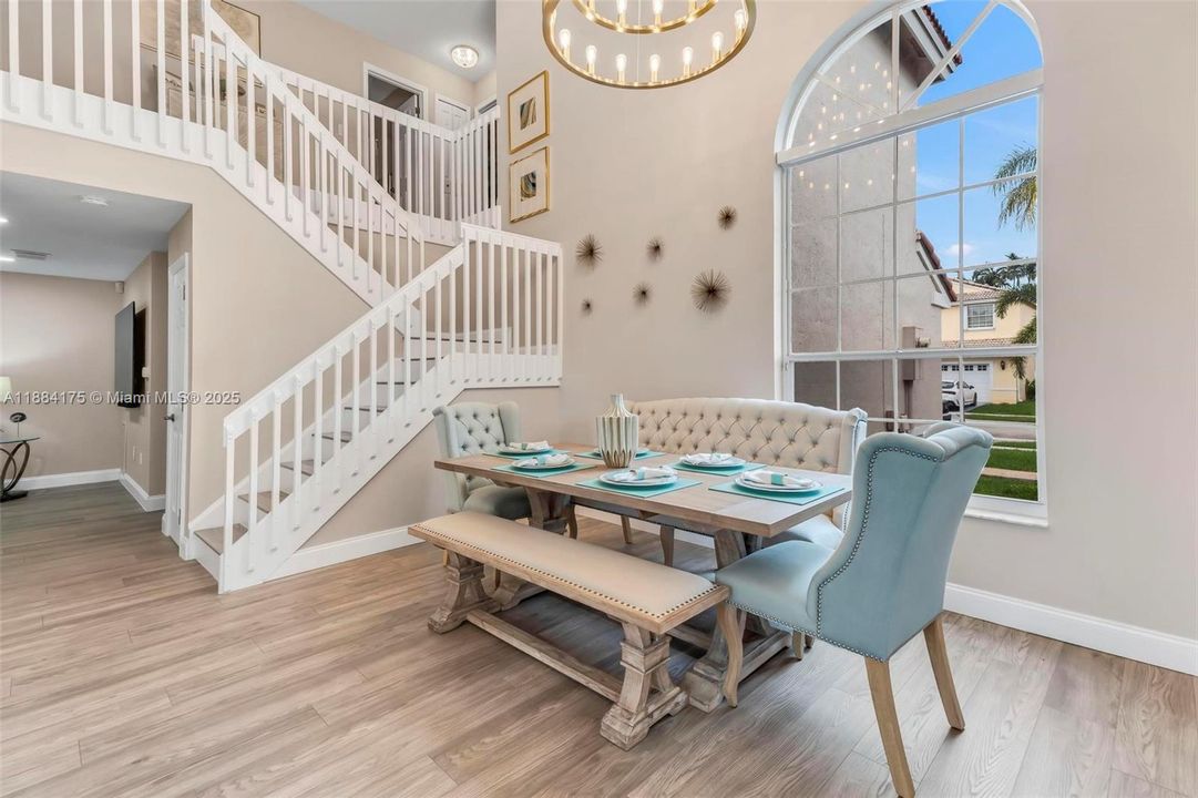 最近售出: $674,900 (3 贝兹, 2 浴室, 2071 平方英尺)