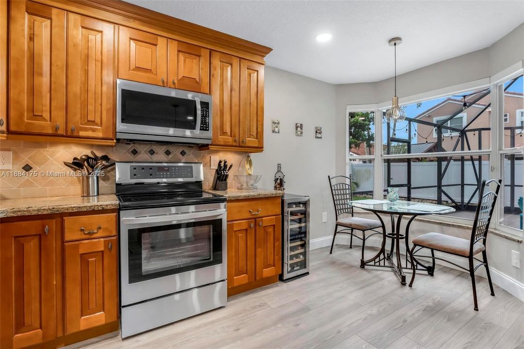 最近售出: $674,900 (3 贝兹, 2 浴室, 2071 平方英尺)