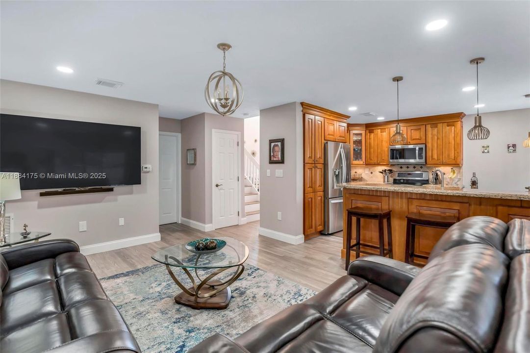 最近售出: $674,900 (3 贝兹, 2 浴室, 2071 平方英尺)