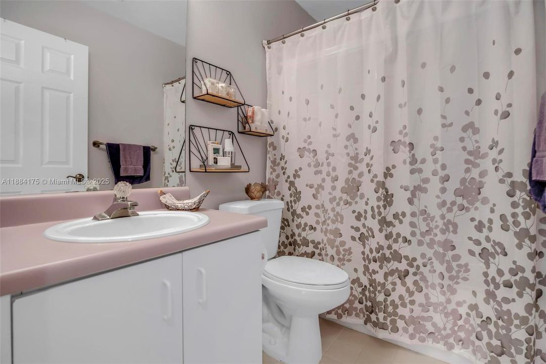 最近售出: $674,900 (3 贝兹, 2 浴室, 2071 平方英尺)