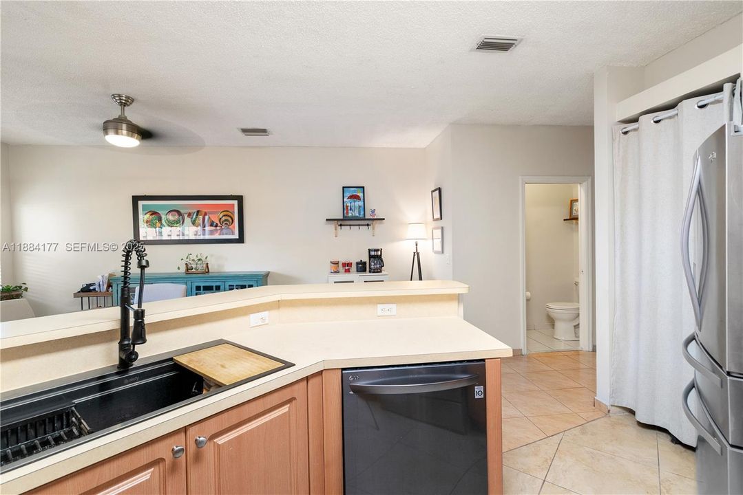 En Venta: $290,000 (3 camas, 2 baños, 1519 Pies cuadrados)