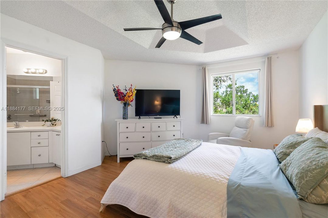 En Venta: $290,000 (3 camas, 2 baños, 1519 Pies cuadrados)