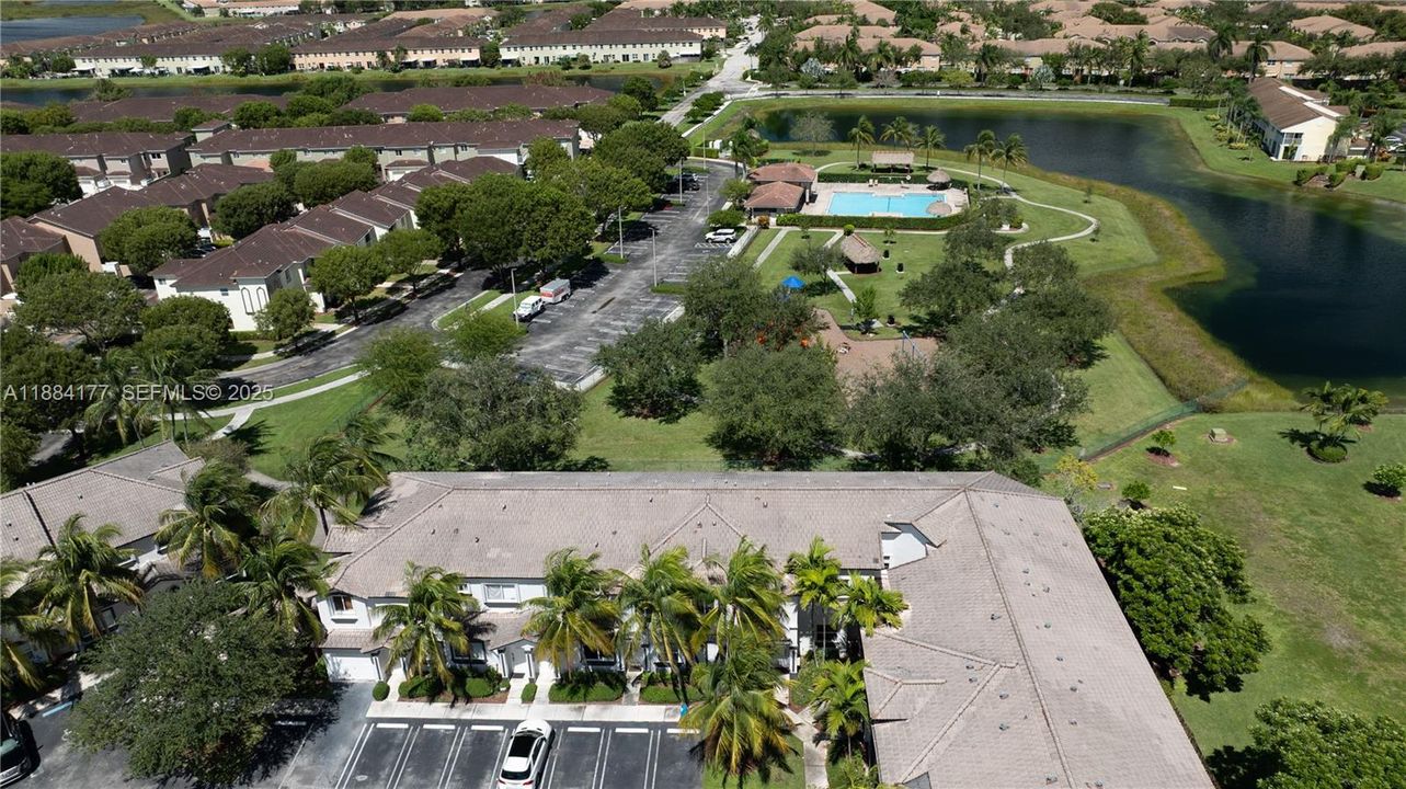 Lakefront setting, only one step to the pool.