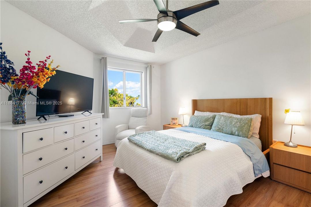 En Venta: $290,000 (3 camas, 2 baños, 1519 Pies cuadrados)