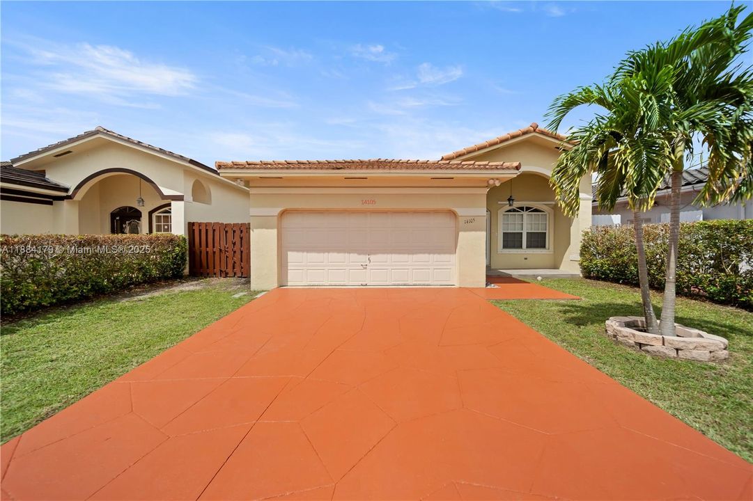 合同活跃: $3,100 (3 贝兹, 2 浴室, 1519 平方英尺)