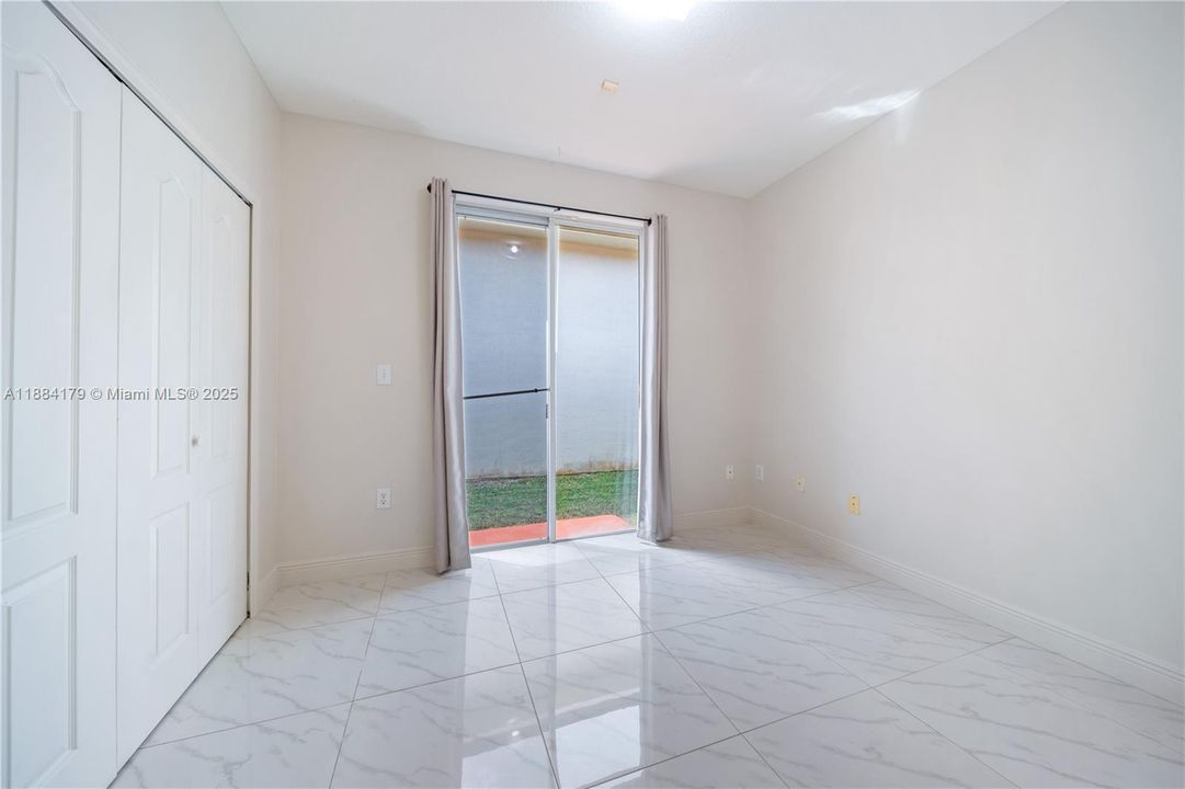 合同活跃: $3,100 (3 贝兹, 2 浴室, 1519 平方英尺)