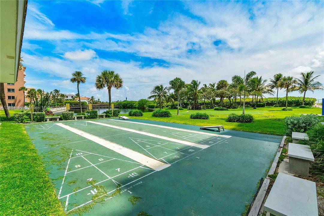 合同活跃: $438,000 (2 贝兹, 2 浴室, 975 平方英尺)