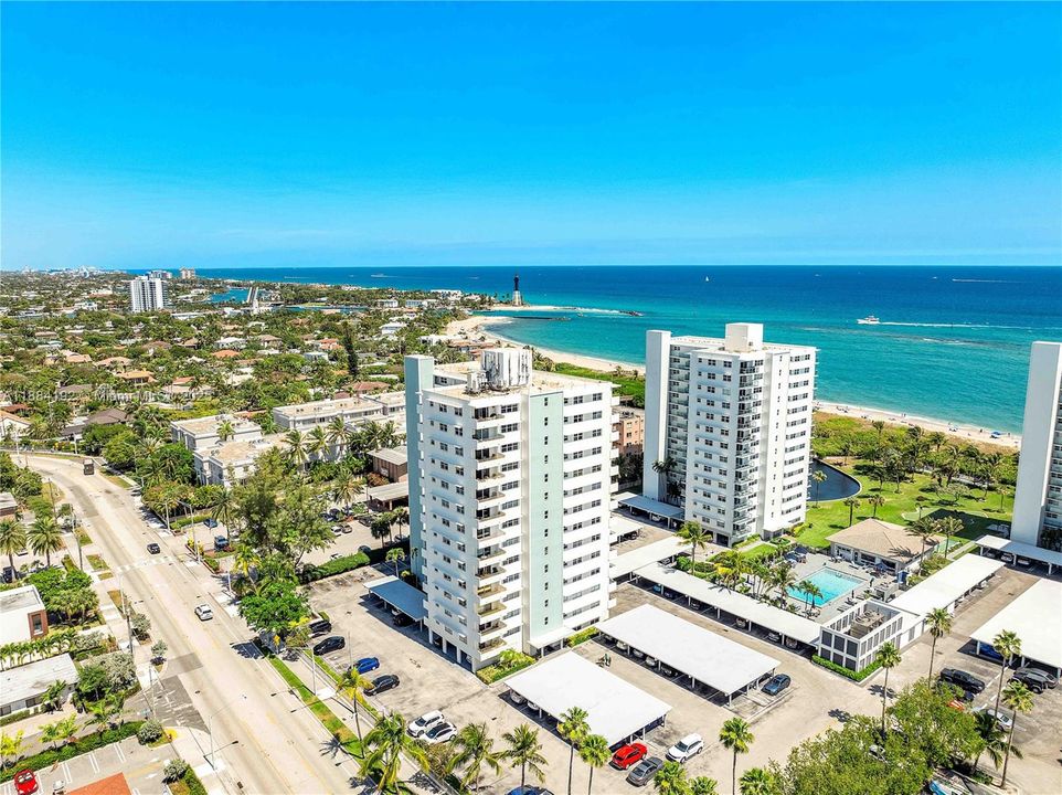 合同活跃: $438,000 (2 贝兹, 2 浴室, 975 平方英尺)