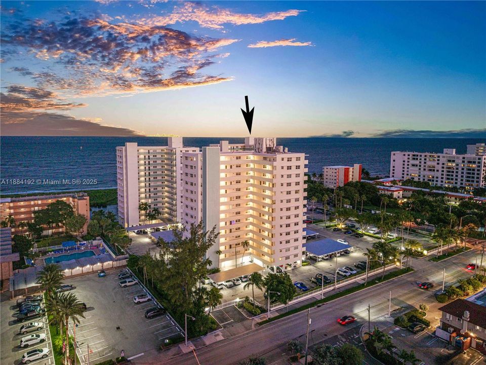 合同活跃: $438,000 (2 贝兹, 2 浴室, 975 平方英尺)