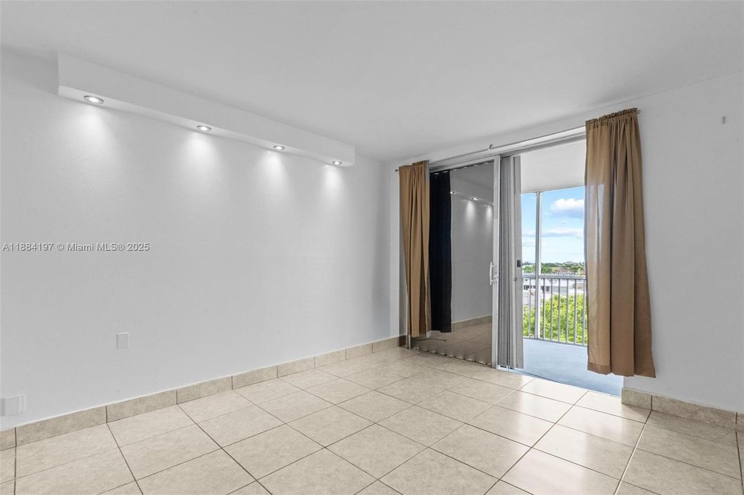 待售: $245,000 (2 贝兹, 2 浴室, 1633 平方英尺)