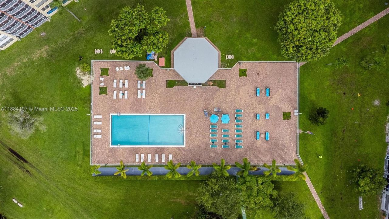 待售: $245,000 (2 贝兹, 2 浴室, 1633 平方英尺)