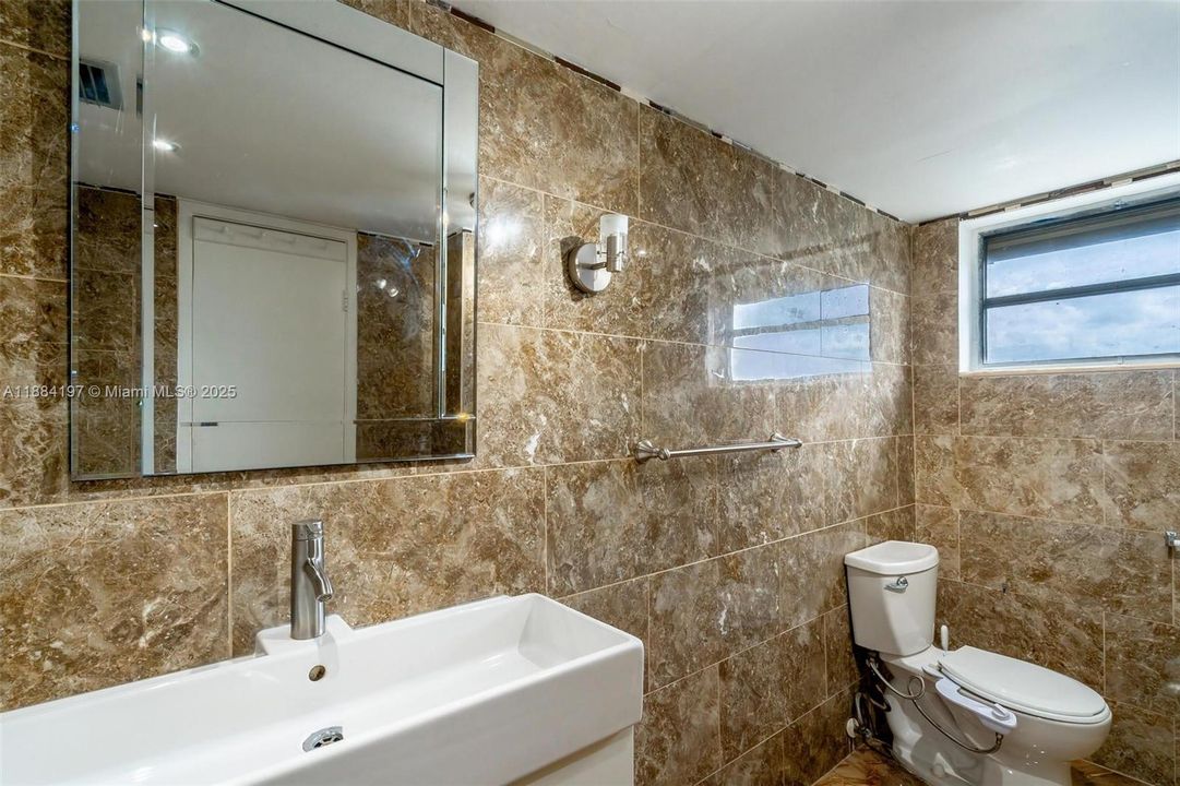 待售: $245,000 (2 贝兹, 2 浴室, 1633 平方英尺)