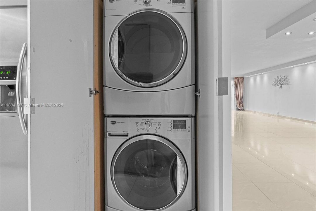 待售: $245,000 (2 贝兹, 2 浴室, 1633 平方英尺)