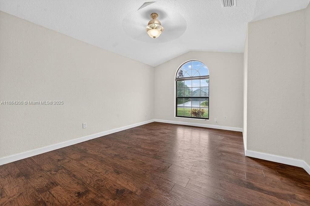 最近售出: $449,000 (3 贝兹, 2 浴室, 1740 平方英尺)