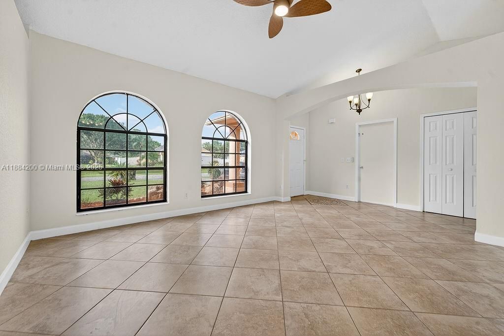 最近售出: $449,000 (3 贝兹, 2 浴室, 1740 平方英尺)