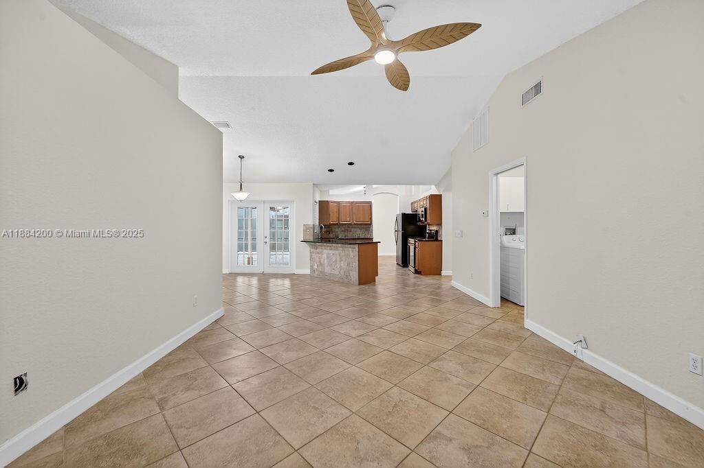 最近售出: $449,000 (3 贝兹, 2 浴室, 1740 平方英尺)