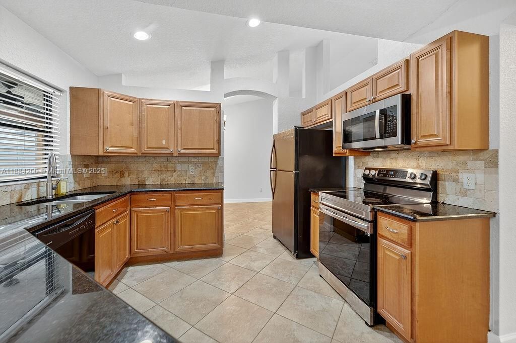 最近售出: $449,000 (3 贝兹, 2 浴室, 1740 平方英尺)