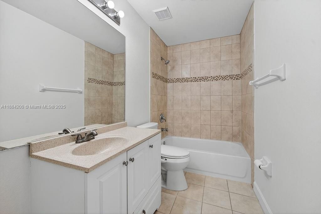 最近售出: $449,000 (3 贝兹, 2 浴室, 1740 平方英尺)