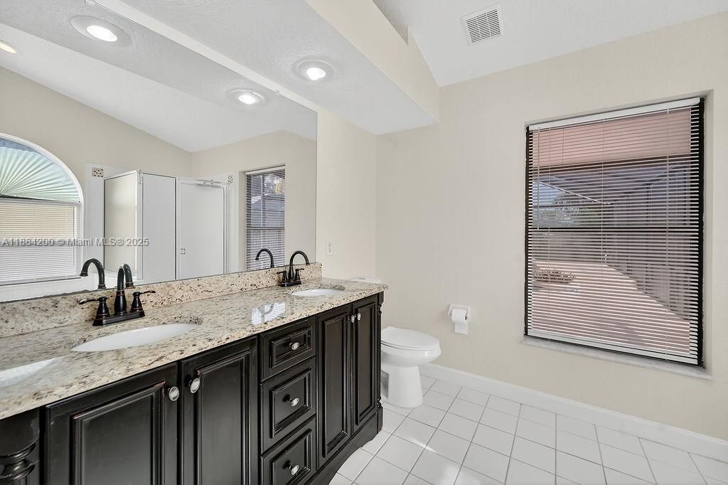 最近售出: $449,000 (3 贝兹, 2 浴室, 1740 平方英尺)