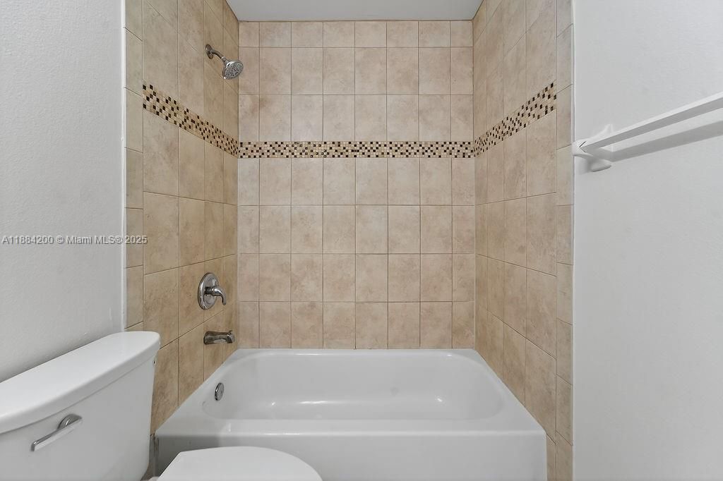 最近售出: $449,000 (3 贝兹, 2 浴室, 1740 平方英尺)