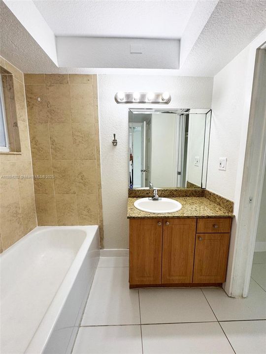 最近租的: $1,800 (1 贝兹, 1 浴室, 648 平方英尺)