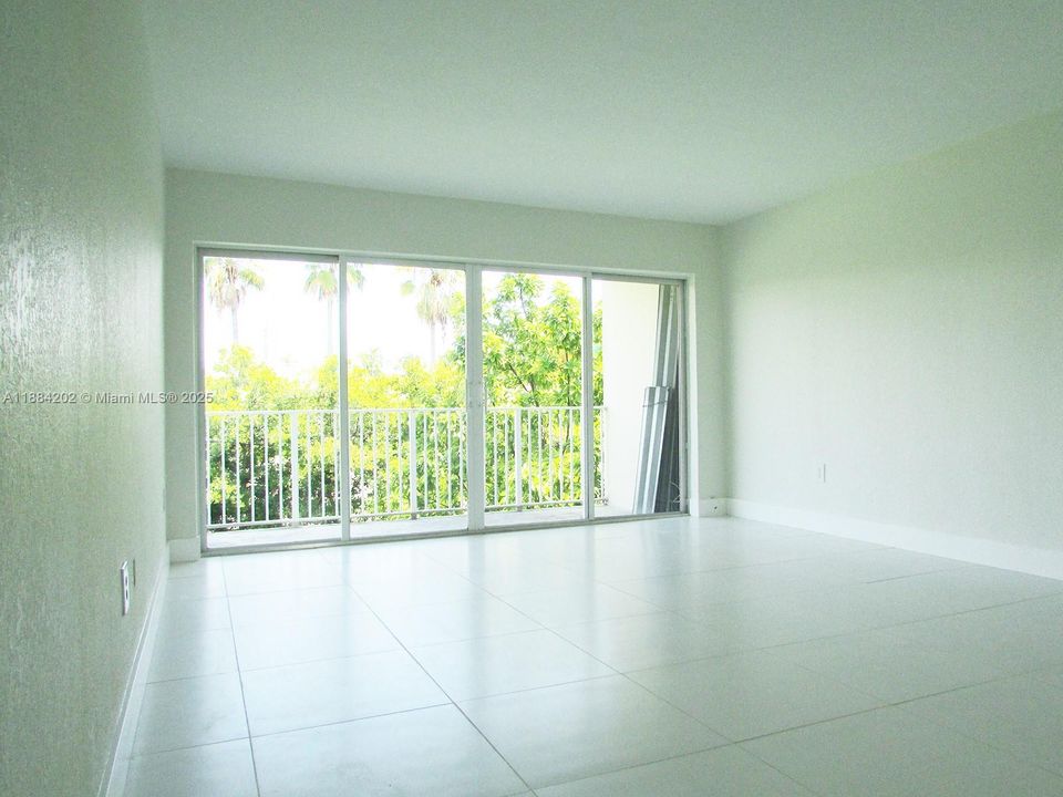 最近租的: $1,800 (1 贝兹, 1 浴室, 648 平方英尺)