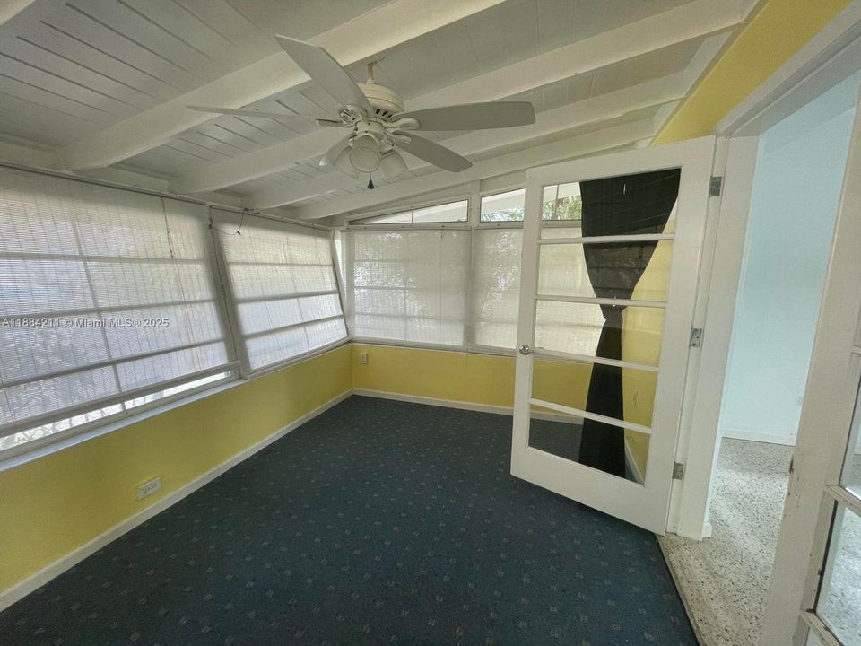 For Sale: $1,199,000 (3 beds, 2 baths, 920 Square Feet)