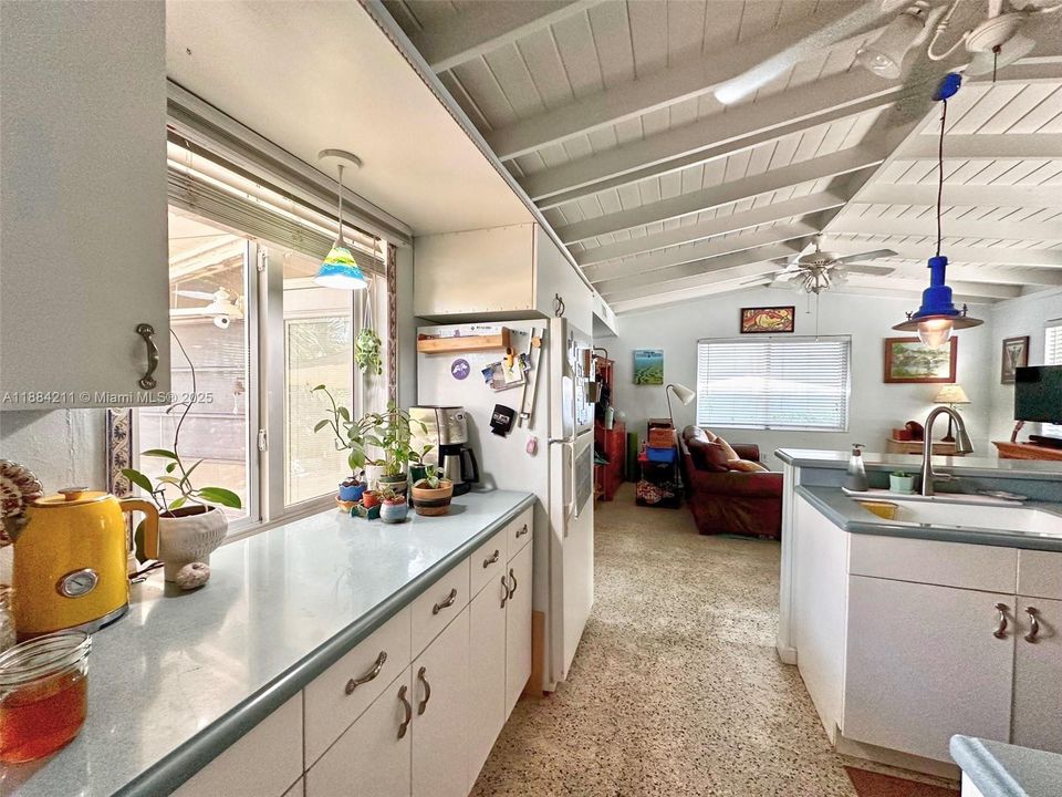 For Sale: $1,199,000 (3 beds, 2 baths, 920 Square Feet)