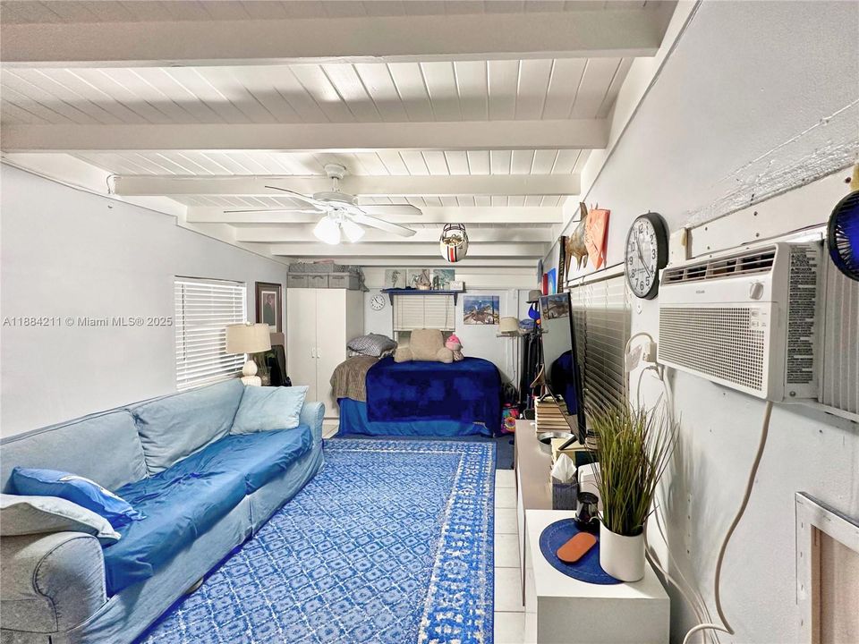 For Sale: $1,199,000 (3 beds, 2 baths, 920 Square Feet)