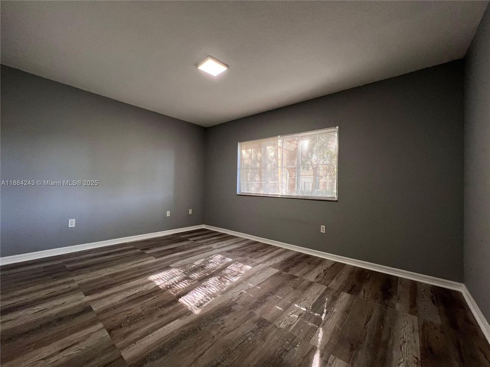 For Sale: $280,000 (1 beds, 1 baths, 850 Square Feet)