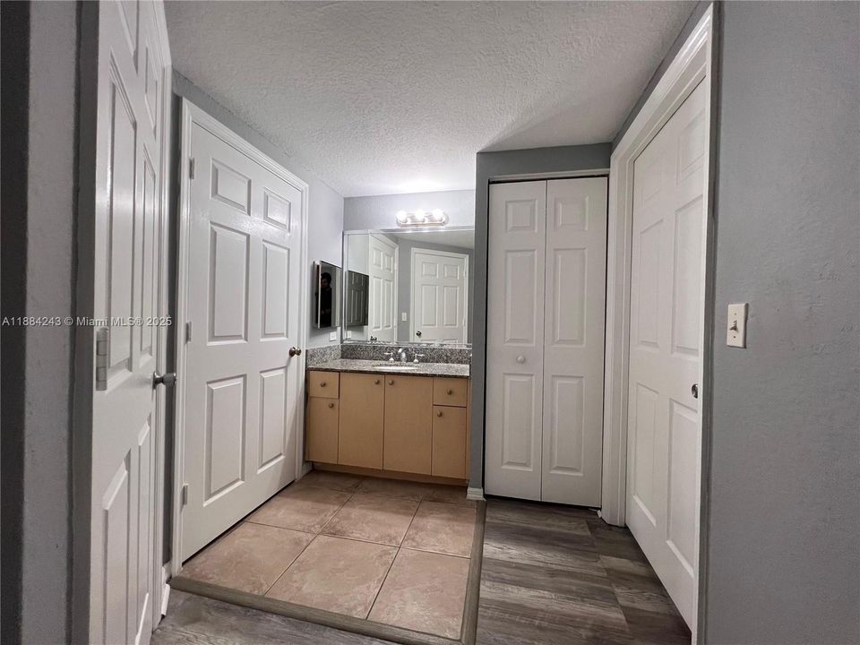 For Sale: $280,000 (1 beds, 1 baths, 850 Square Feet)