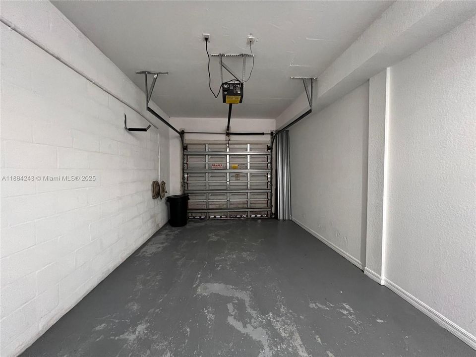 For Sale: $280,000 (1 beds, 1 baths, 850 Square Feet)