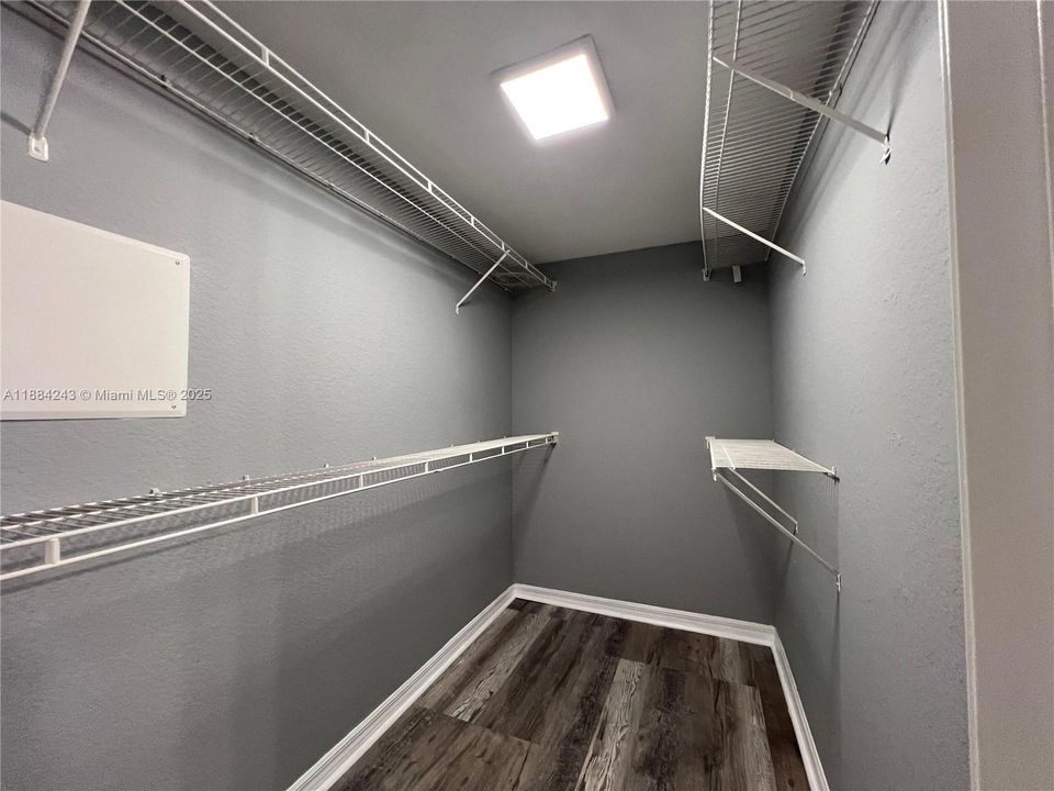 For Sale: $280,000 (1 beds, 1 baths, 850 Square Feet)