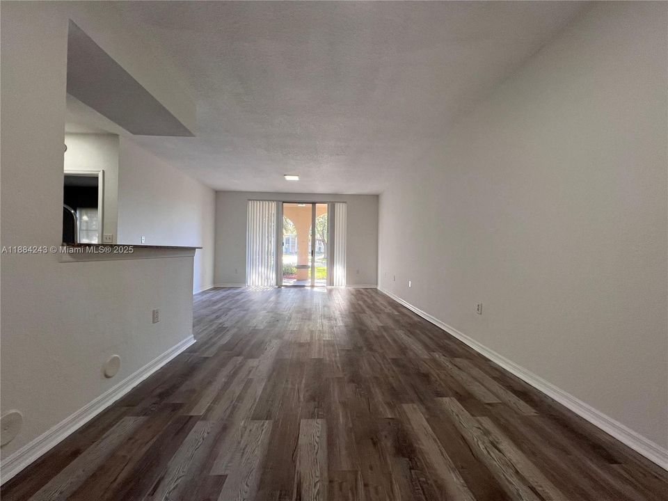 For Sale: $280,000 (1 beds, 1 baths, 850 Square Feet)