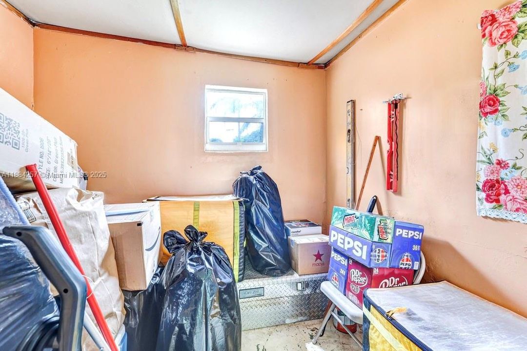 合同活跃: $385,000 (2 贝兹, 1 浴室, 830 平方英尺)