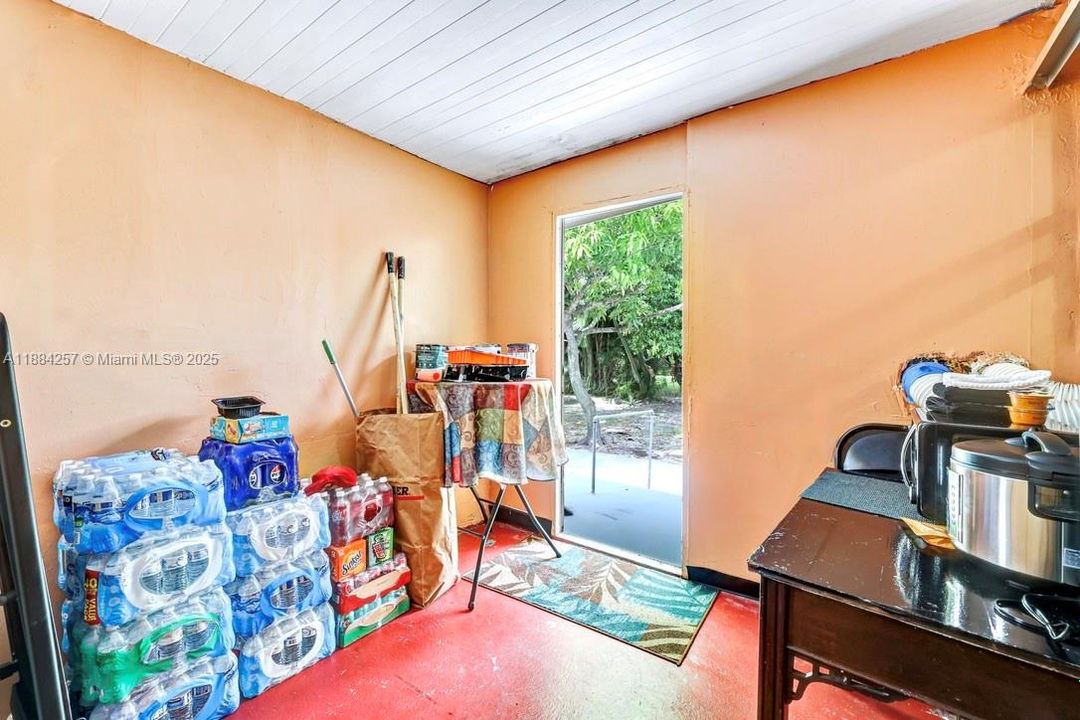 合同活跃: $385,000 (2 贝兹, 1 浴室, 830 平方英尺)